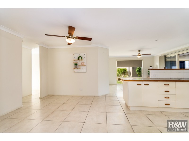 8 Bream Court, Sandstone Point QLD 4511