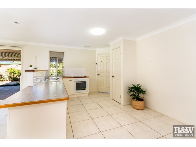 8 Bream Court, Sandstone Point QLD 4511