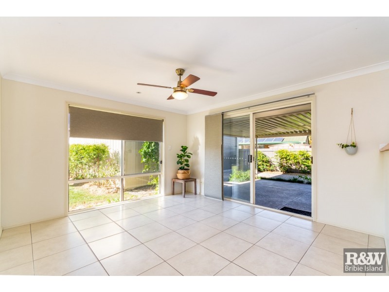 8 Bream Court, Sandstone Point QLD 4511