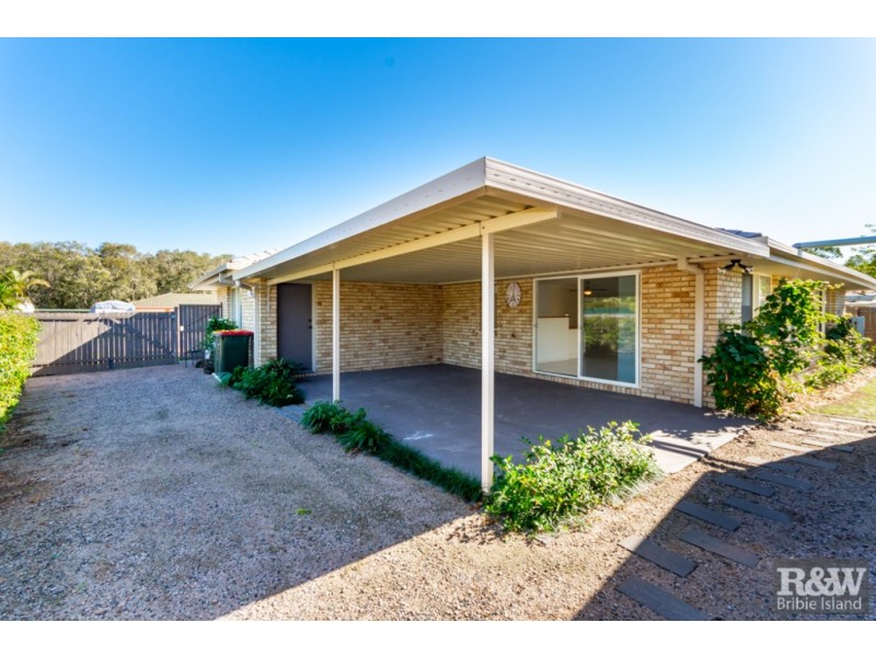 8 Bream Court, Sandstone Point QLD 4511