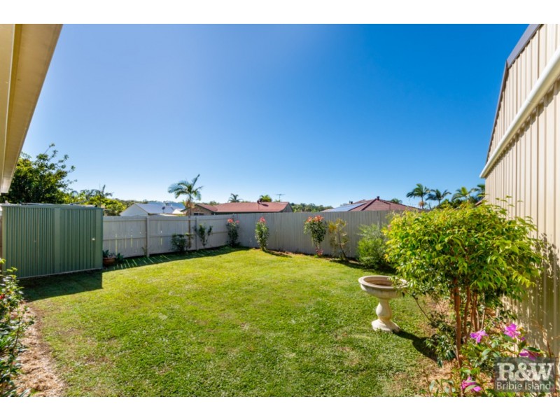 8 Bream Court, Sandstone Point QLD 4511