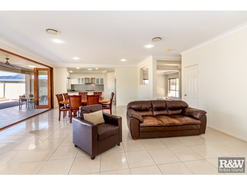 39 Raptor Parade, Banksia Beach QLD 4507