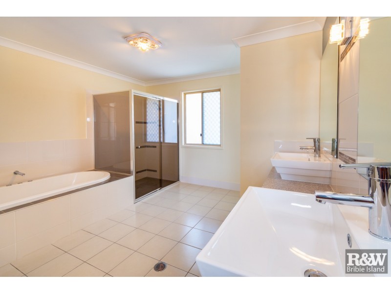 39 Raptor Parade, Banksia Beach QLD 4507
