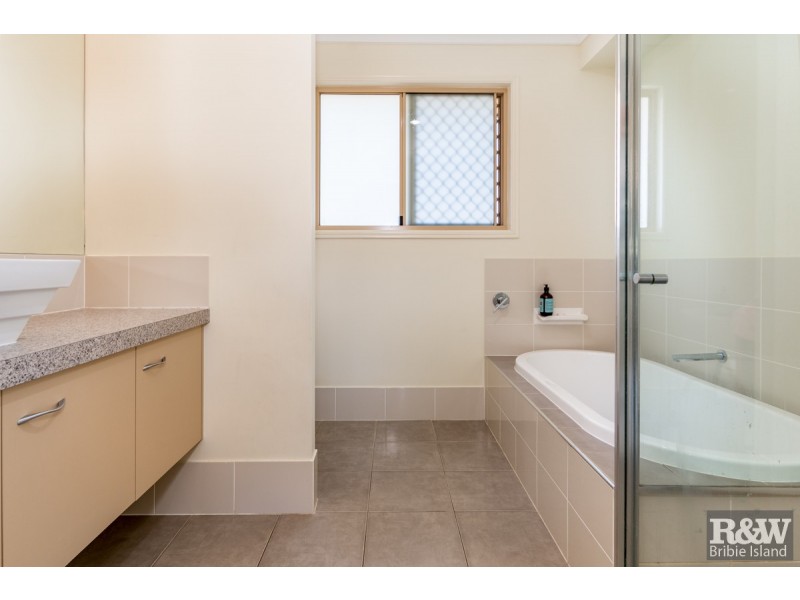 39 Raptor Parade, Banksia Beach QLD 4507