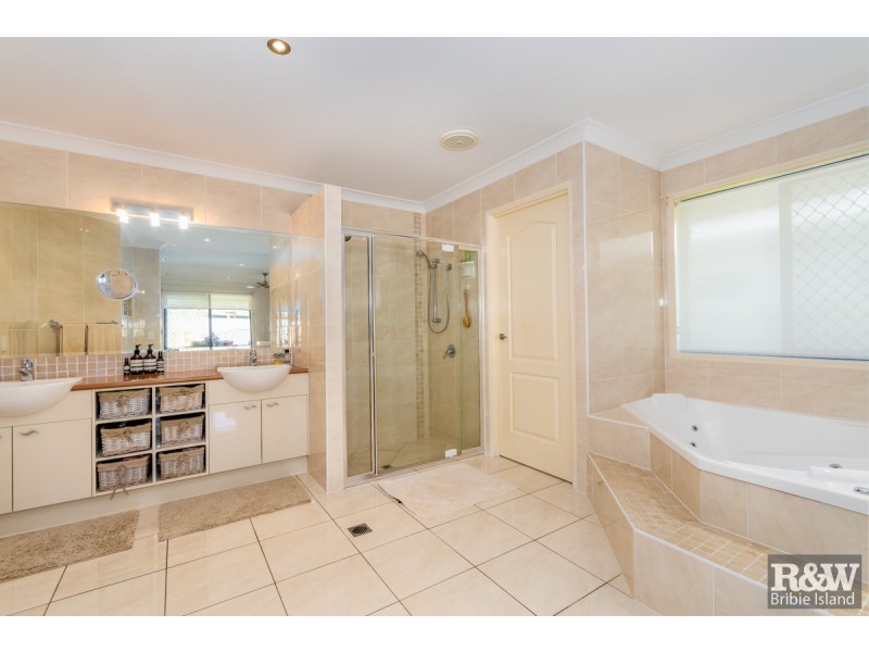 21 Raptor Parade, Banksia Beach QLD 4507