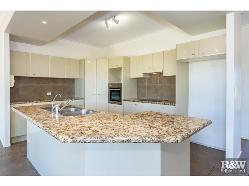 8 Seabreeze Avenue, Banksia Beach QLD 4507
