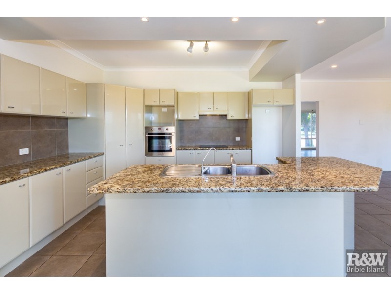 8 Seabreeze Avenue, Banksia Beach QLD 4507