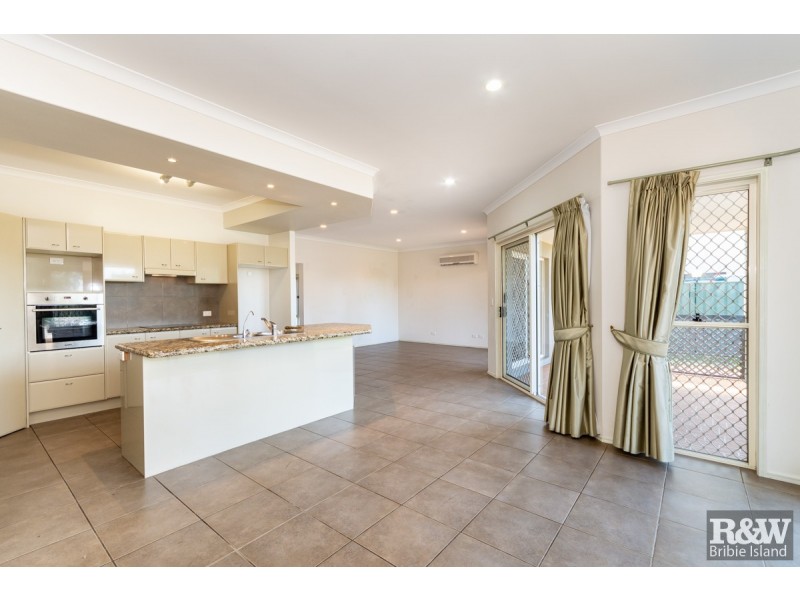 8 Seabreeze Avenue, Banksia Beach QLD 4507
