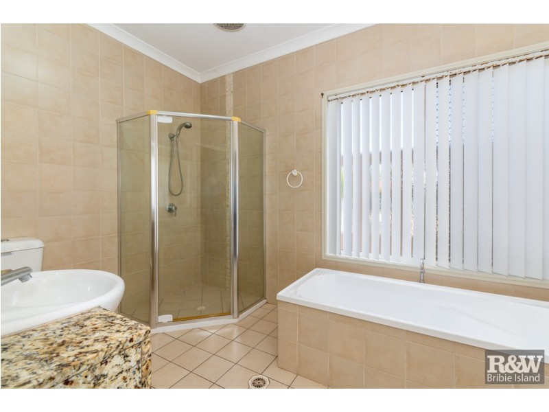 8 Seabreeze Avenue, Banksia Beach QLD 4507