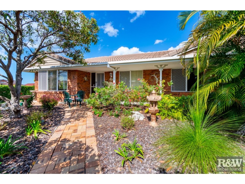 100 Bestmann Road East, Sandstone Point QLD 4511