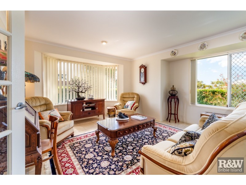 100 Bestmann Road East, Sandstone Point QLD 4511