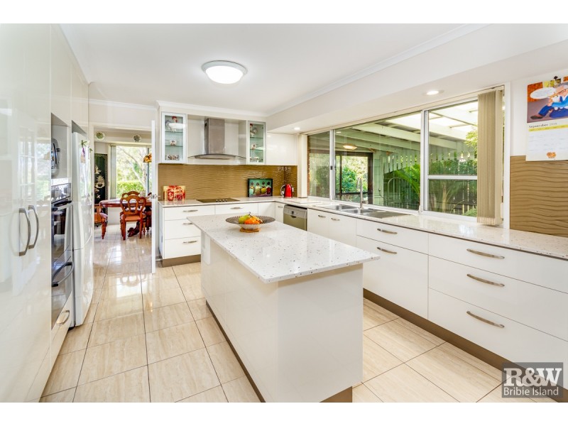 100 Bestmann Road East, Sandstone Point QLD 4511