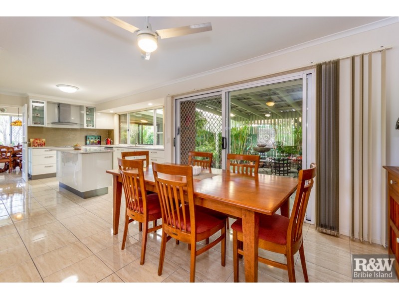 100 Bestmann Road East, Sandstone Point QLD 4511