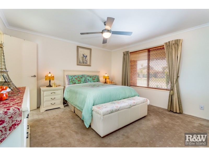 100 Bestmann Road East, Sandstone Point QLD 4511