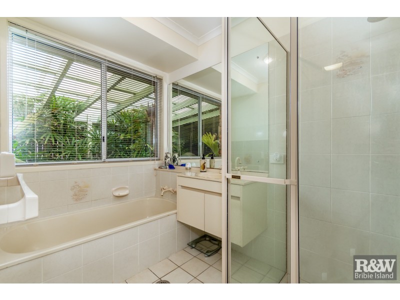 100 Bestmann Road East, Sandstone Point QLD 4511