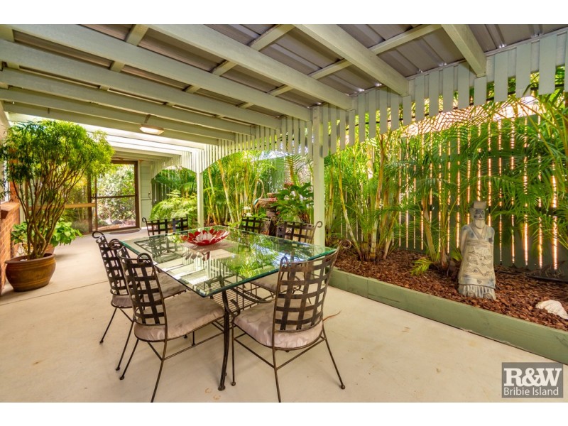 100 Bestmann Road East, Sandstone Point QLD 4511