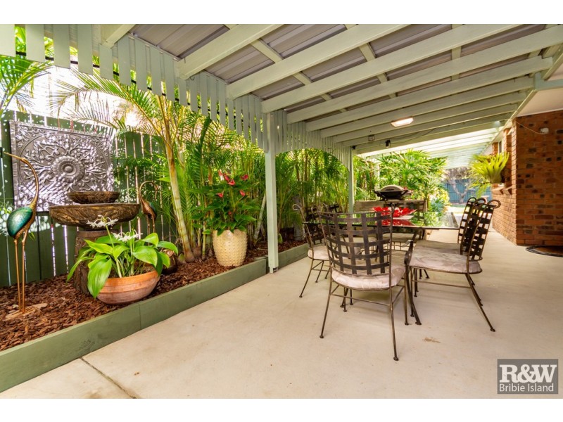 100 Bestmann Road East, Sandstone Point QLD 4511
