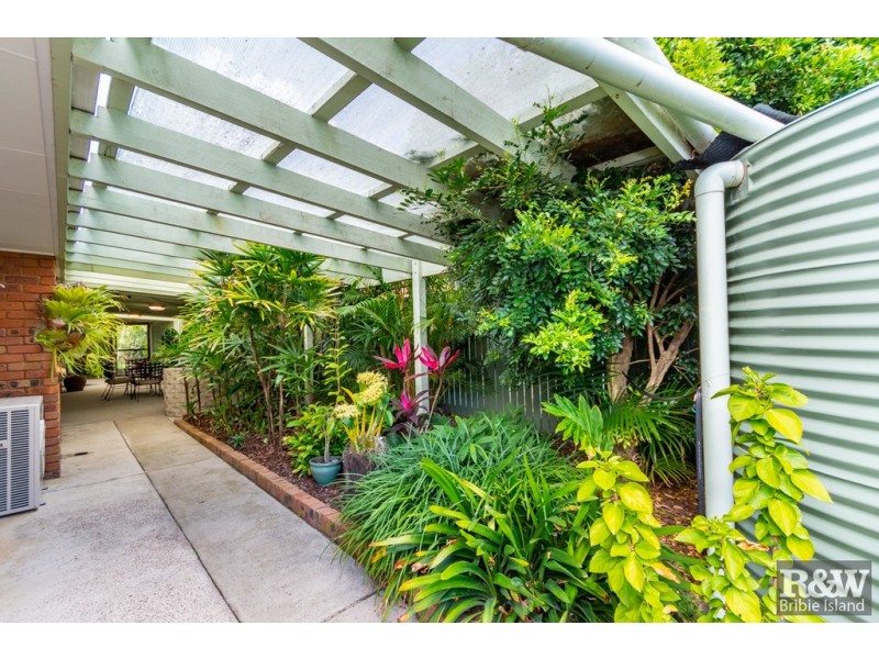 100 Bestmann Road East, Sandstone Point QLD 4511