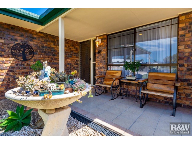 3 York Court, Sandstone Point QLD 4511