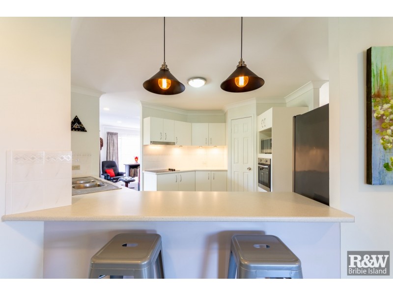 3 York Court, Sandstone Point QLD 4511