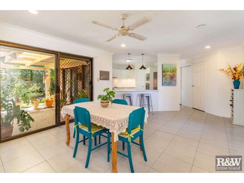 3 York Court, Sandstone Point QLD 4511