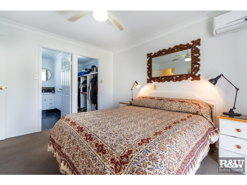 3 York Court, Sandstone Point QLD 4511