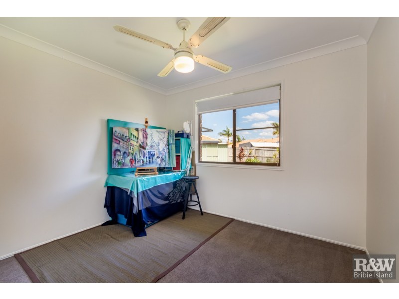 3 York Court, Sandstone Point QLD 4511