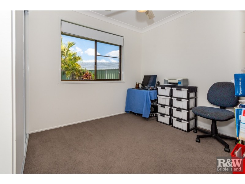 3 York Court, Sandstone Point QLD 4511
