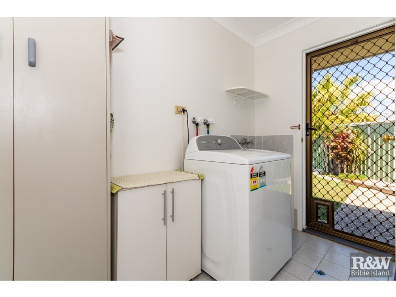 3 York Court, Sandstone Point QLD 4511