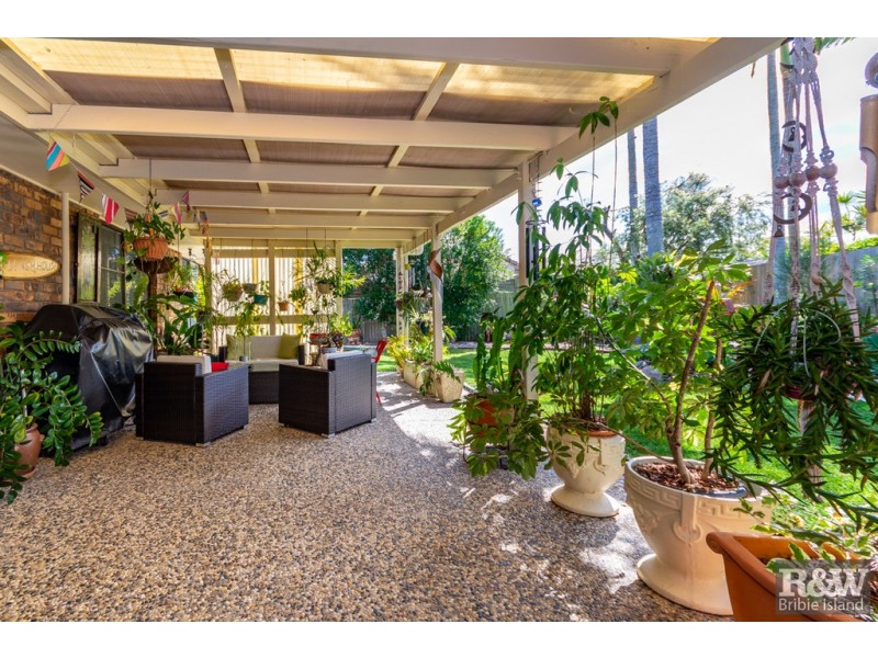3 York Court, Sandstone Point QLD 4511