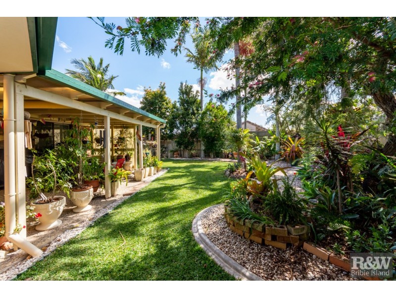 3 York Court, Sandstone Point QLD 4511