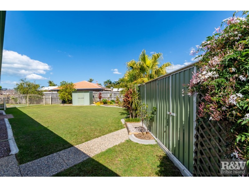 3 York Court, Sandstone Point QLD 4511