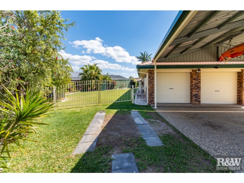 3 York Court, Sandstone Point QLD 4511