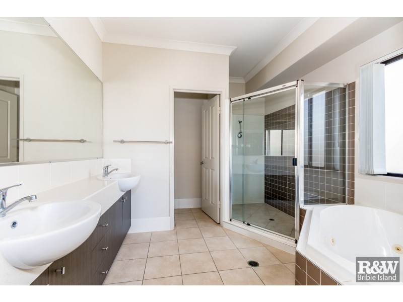 11 Pectoral Place, Banksia Beach QLD 4507