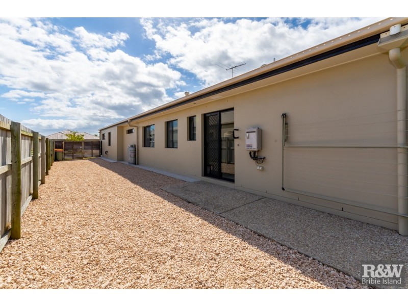 11 Pectoral Place, Banksia Beach QLD 4507