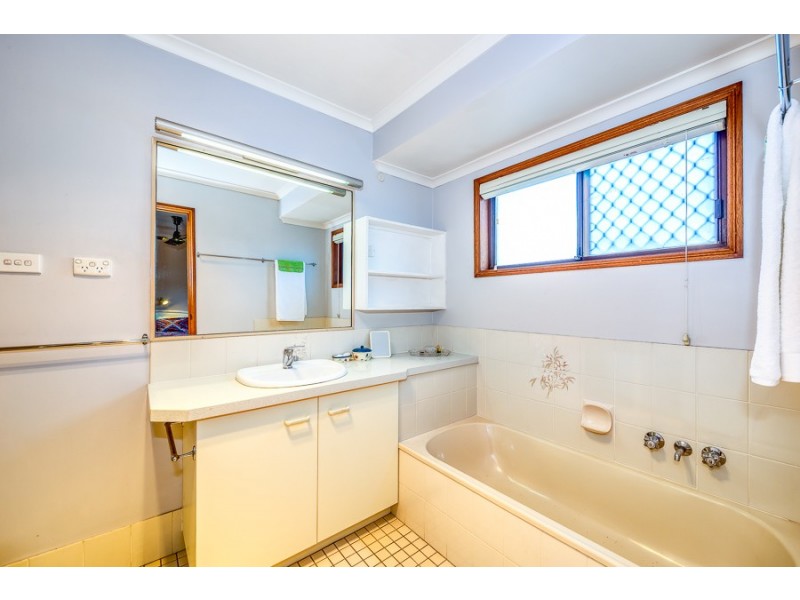 1 Venus Court, Banksia Beach QLD 4507