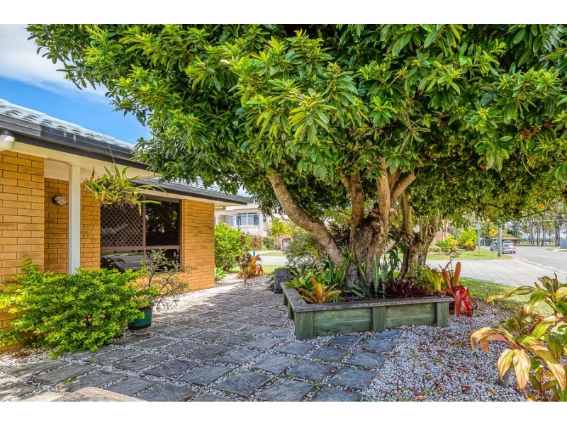 1 Venus Court, Banksia Beach QLD 4507