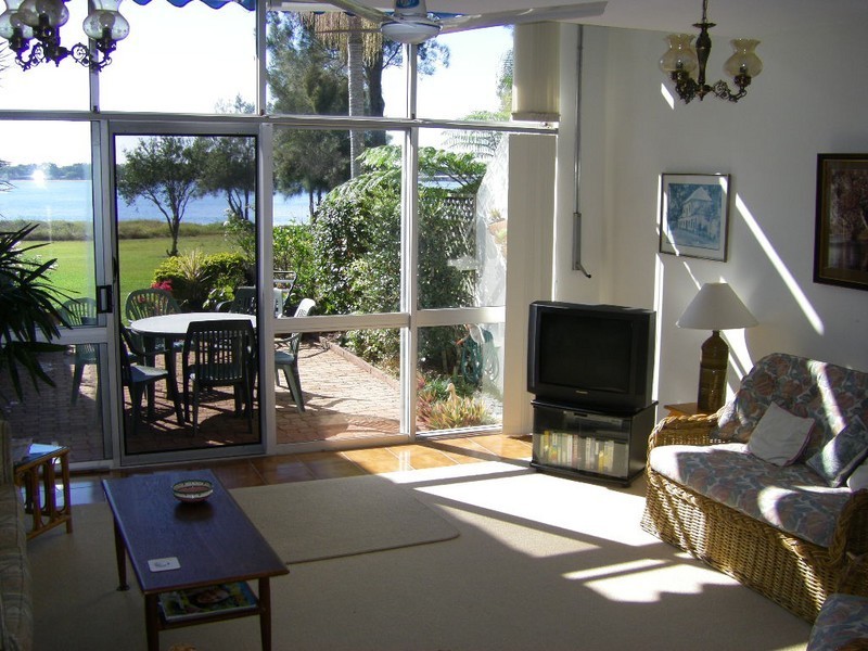 A18 Spinnaker Drive, Sandstone Point QLD 4511