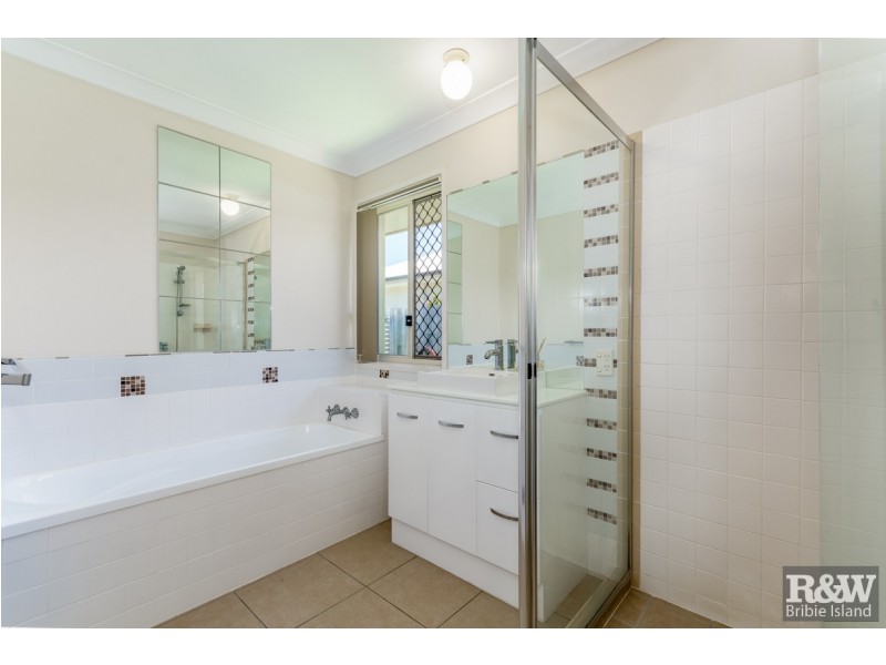 6 Pectoral Place, Banksia Beach QLD 4507