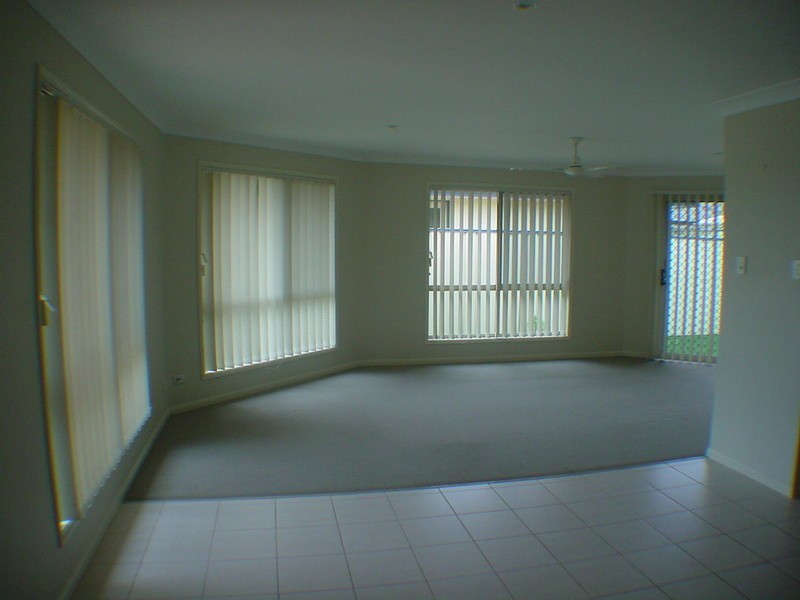 12 Rushcutters Court, Sandstone Point QLD 4511