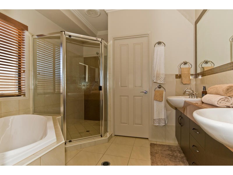 111 Voyagers Drive, Banksia Beach QLD 4507