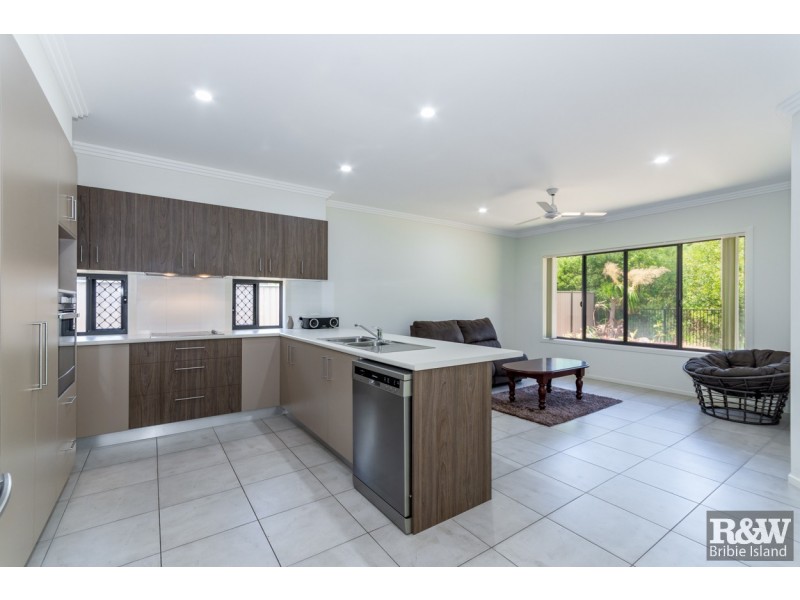 21 Sinclair Place, Ningi QLD 4511