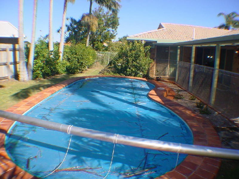 9 Day Place, Sandstone Point QLD 4511