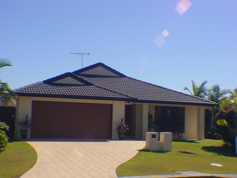 2 Avoca Esplanade, Sandstone Point QLD 4511
