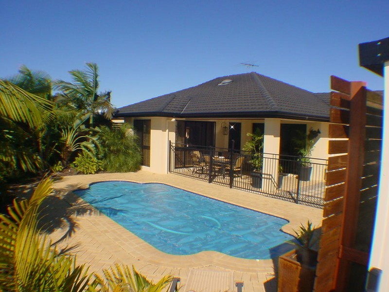 2 Avoca Esplanade, Sandstone Point QLD 4511