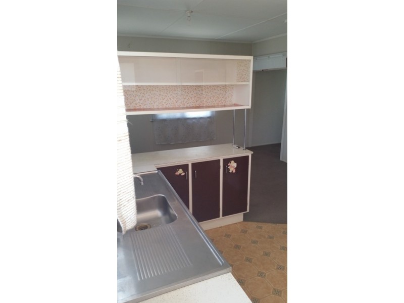 4 Lebanon Street, Brighton QLD 4017