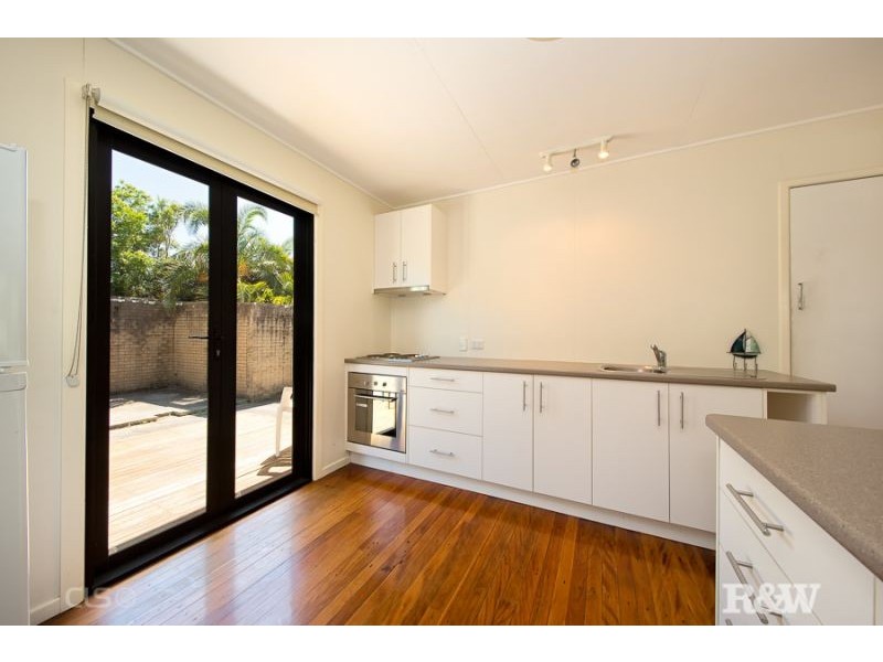 25 Hall Avenue, Bongaree QLD 4507