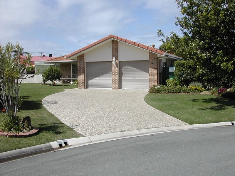 11 Marton Place, Banksia Beach QLD 4507