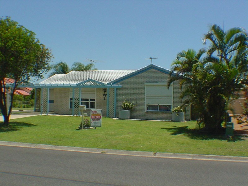 7 Whitepatch Esplanade, Banksia Beach QLD 4507