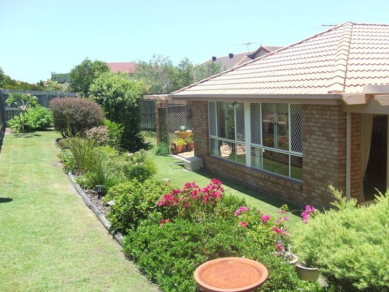 215 Endeavour Drive, Banksia Beach QLD 4507